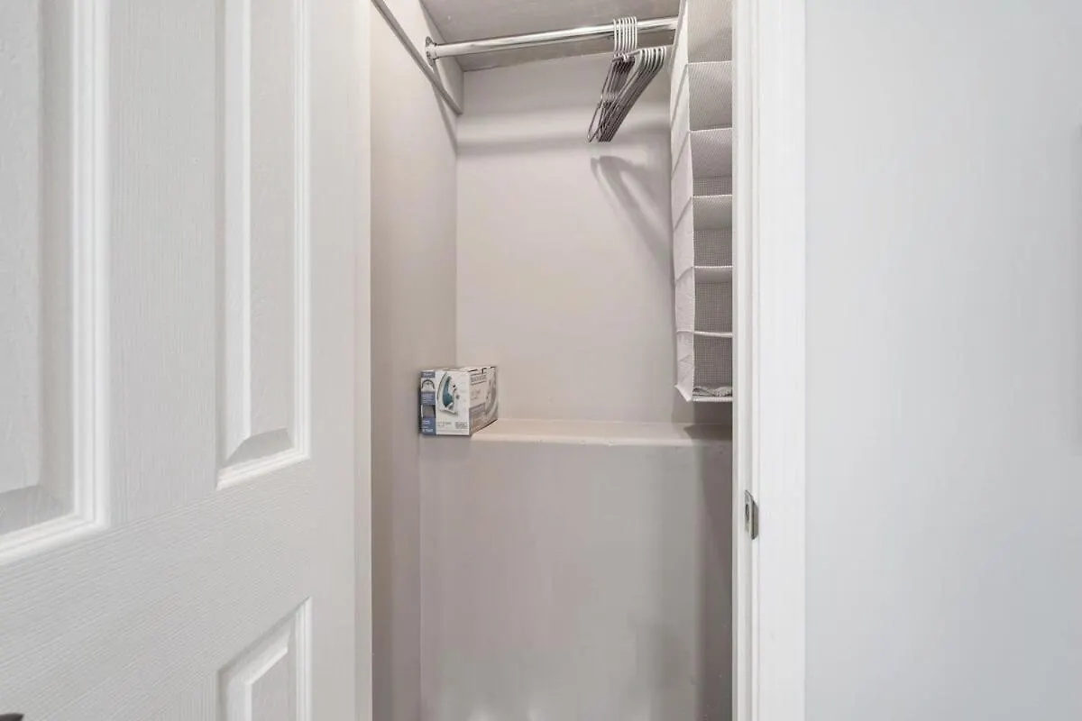 New Renovated Home With Jacuzzi Winnipeg Canada
