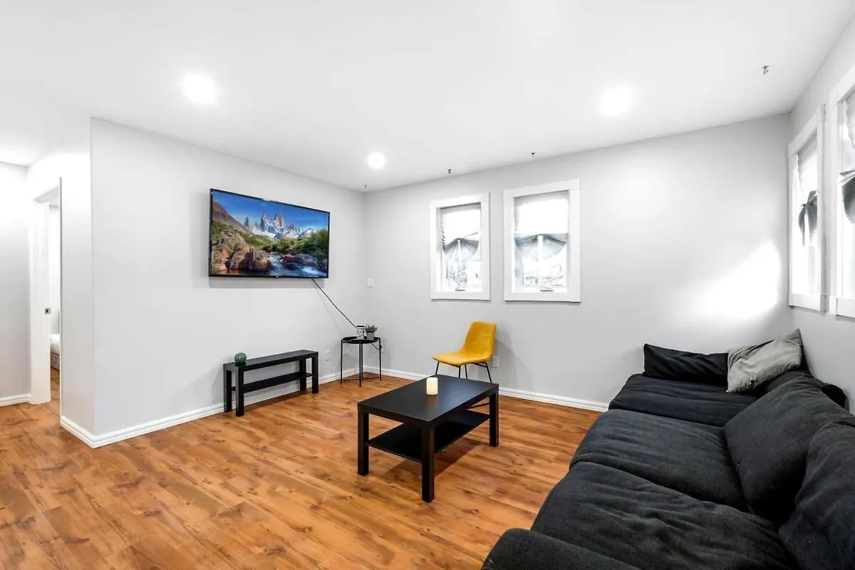 New Renovated Home With Jacuzzi Winnipeg
