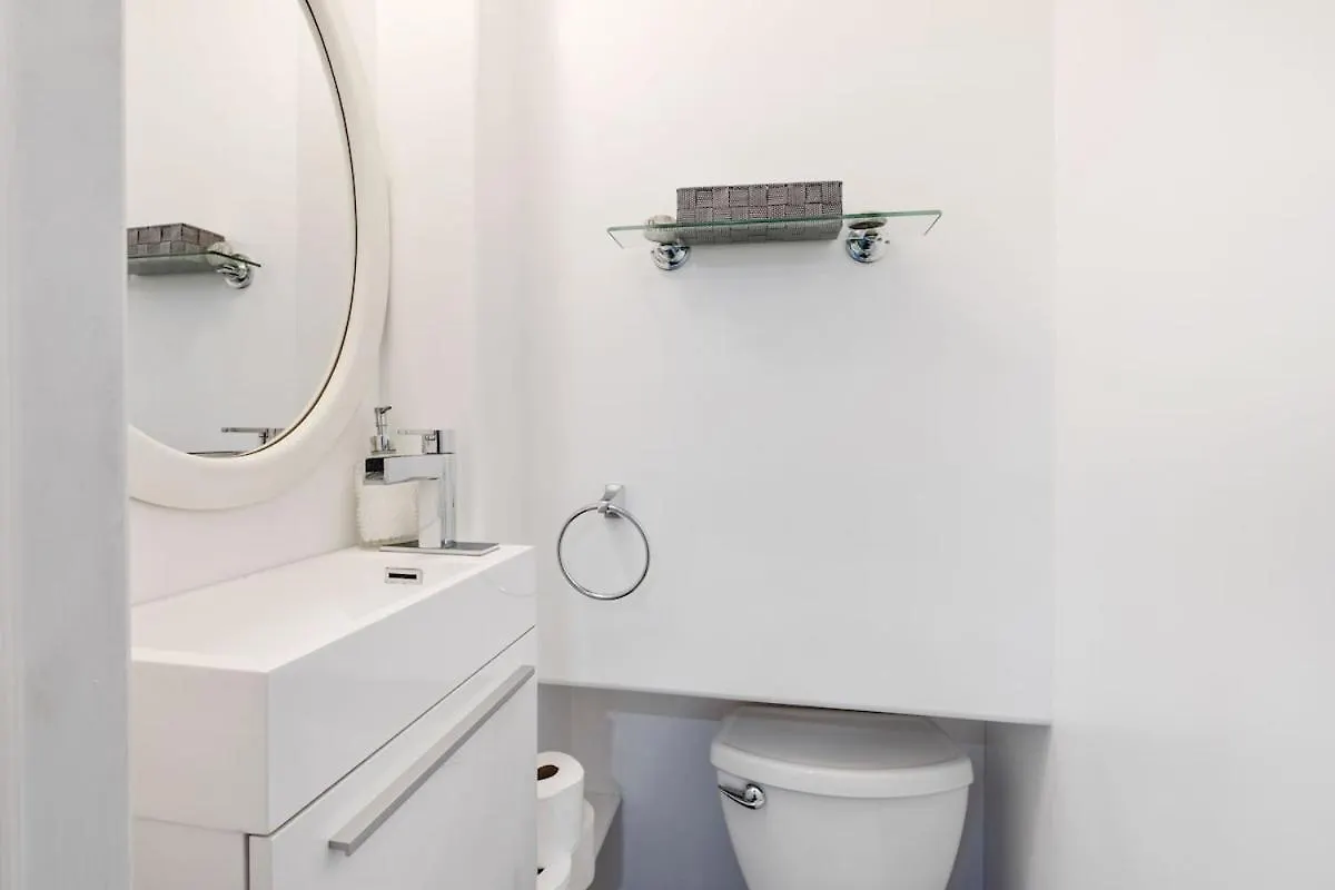 New Renovated Home With Jacuzzi Winnipeg